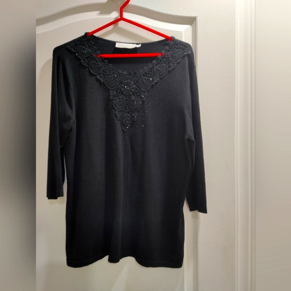 Beta's choice elegant black knit top